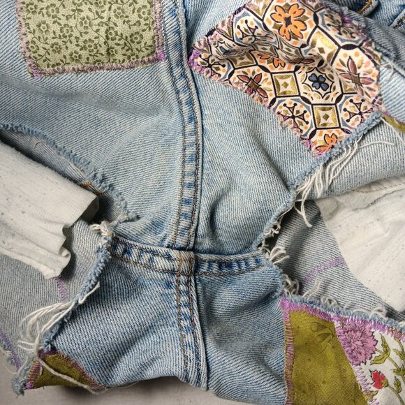 Jean Shorts Womens 34 Patchwork Hippie Upcycled Distressed Floral Blue OOAK READ - Picture 6 of 16
